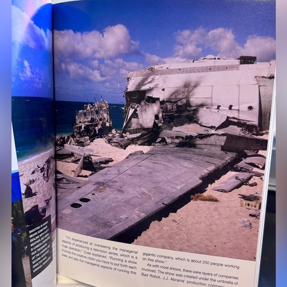 📚 Vintage 2005 - The LOST Chronicles Official Companion Book and Bonus DVD - Picture 11 of 16